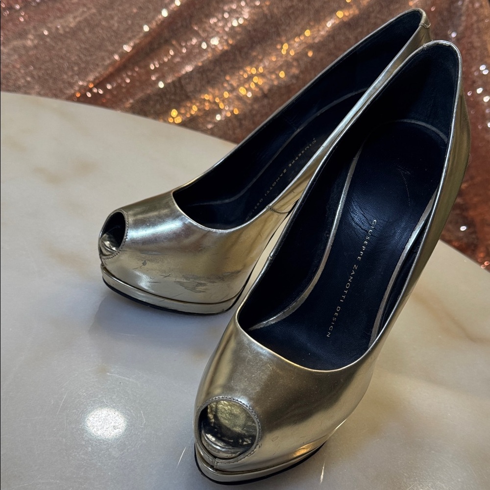 Giuseppe Zanotti 100% authentic Gold Peep-Toe High Heels (made in Italy) Size 38